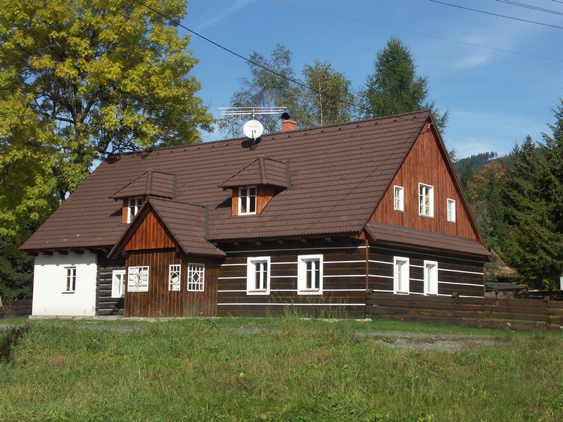CHALUPA ZLATN�K NA KR�SN�
